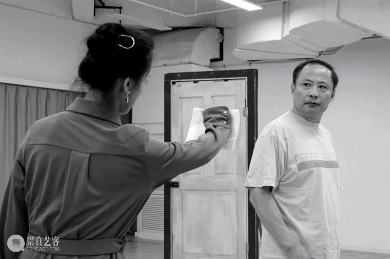 所有故事都有多副面孔,在《黑鸟》中你看到的那一面是什么? 博文精选 上海话剧艺术中心 黑鸟 故事 面孔 当事人 空间 苏格兰 剧作家 大卫 哈罗 乌娜 崇真艺客